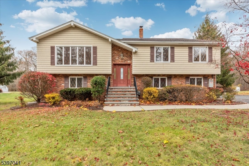 44 Madison St, Long Hill Twp., NJ 07933