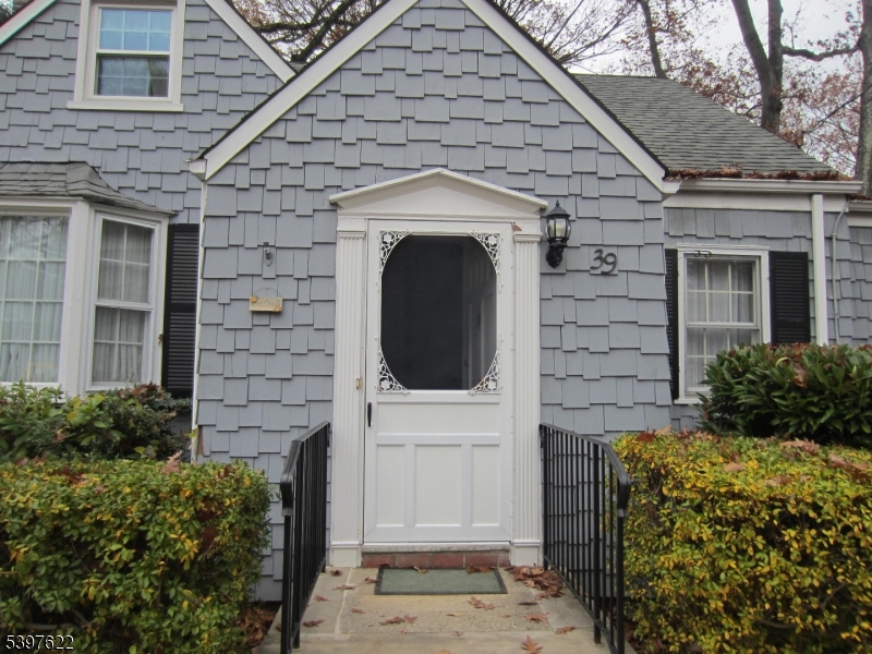 West Orange Twp., NJ 07052,37-39 Maple Ave