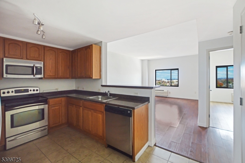 Rahway City, NJ 07065,1 Carriage City Plz #1203