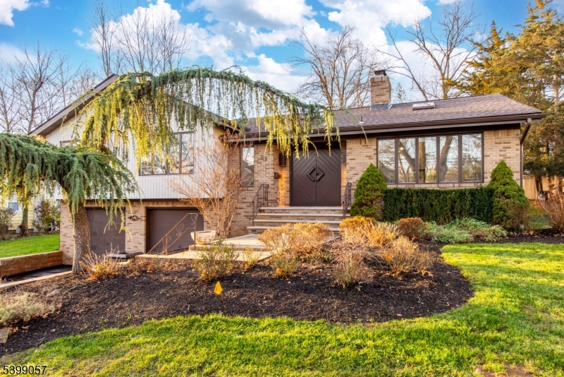 19 Park Dr, Livingston Twp., NJ 07039