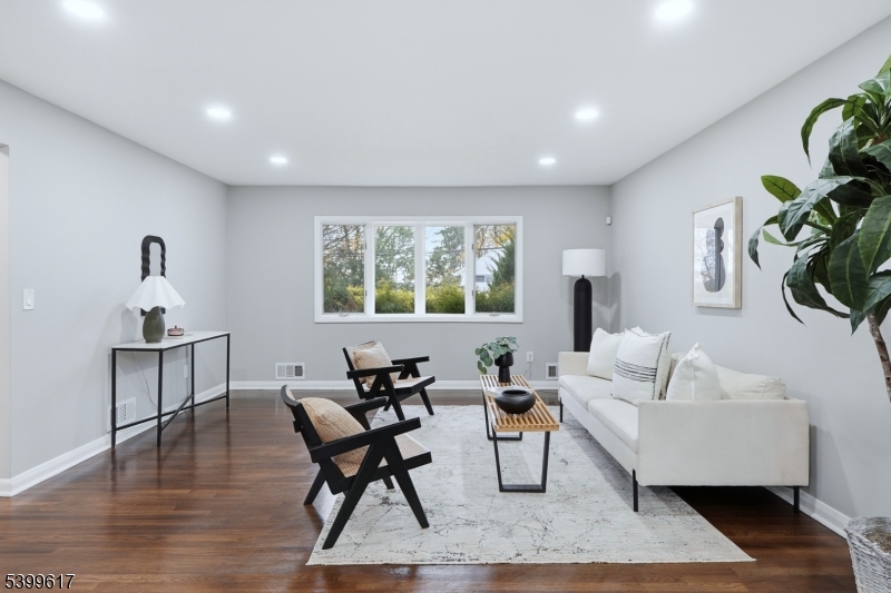 Bloomfield Twp., NJ 07003,15 Carol Pl