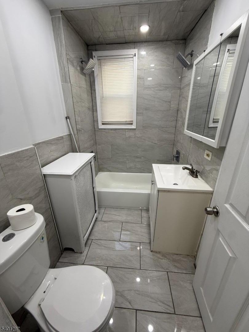 East Orange City, NJ 07018,85 Sunnyside Ter #1