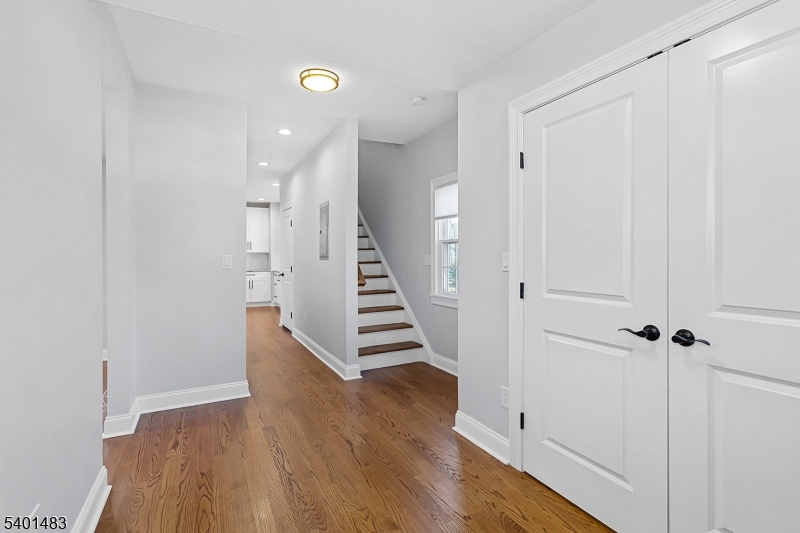 Park Ridge Boro, NJ 07656,17 Lakeview Ave