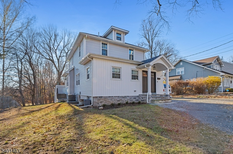 Park Ridge Boro, NJ 07656,17 Lakeview Ave