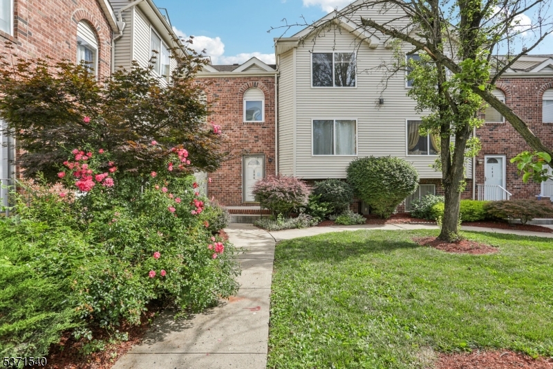 306 Holly Dr, Perth Amboy City, NJ 08861