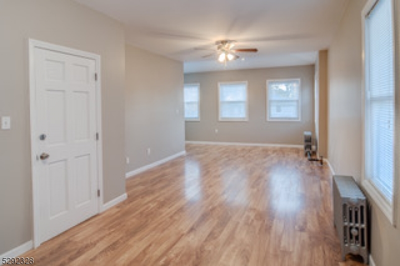 1410 Hussa St, Linden City, NJ 07036