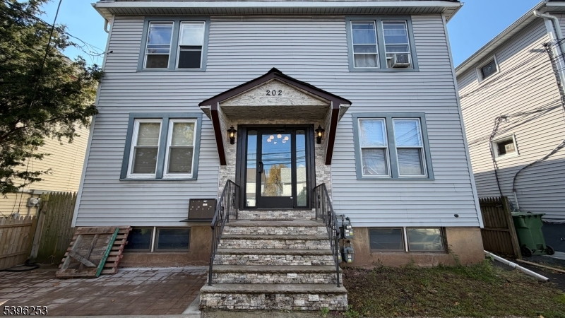 202 S Stiles St #2L, Linden City, NJ 07036