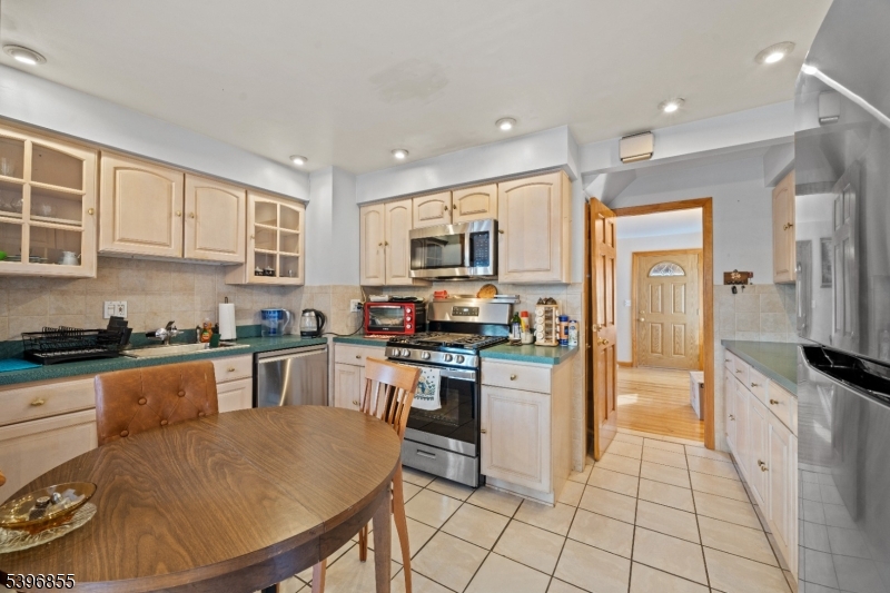 Clifton City, NJ 07012,42 Harvey Rd