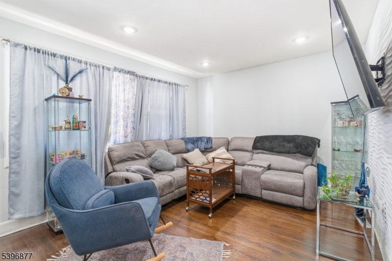 Kearny Town, NJ 07032,109 S Midland Ave