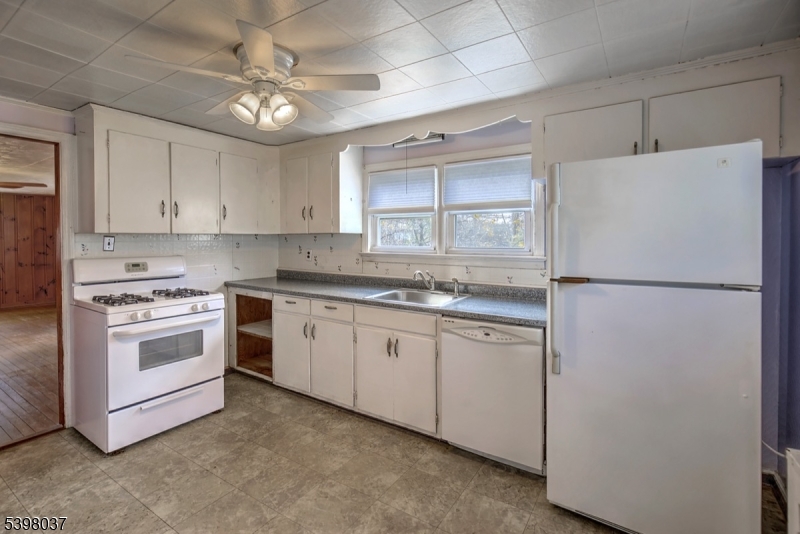 Peapack Gladstone Boro, NJ 07934,10 Maple St