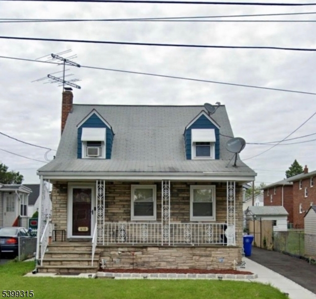 610 Lindegar St, Linden City, NJ 07036