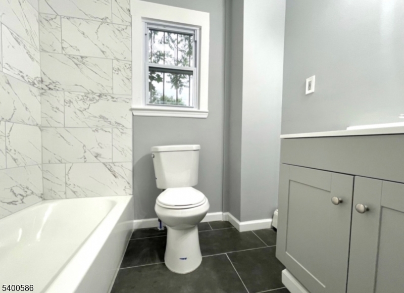 Newark City, NJ 07103,249 Littleton Ave #1