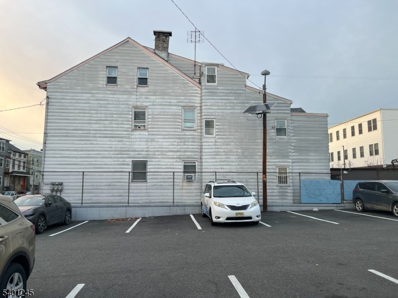 Newark City, NJ 07105,195 Walnut St