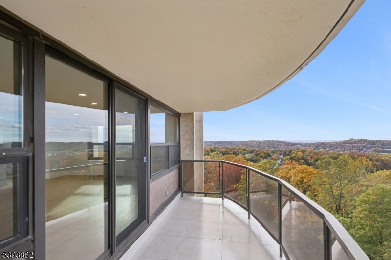 Verona Twp., NJ 07044,2 Claridge Dr #5CW