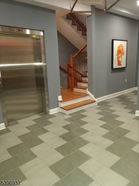 Metuchen Boro, NJ 08840,459 Main St