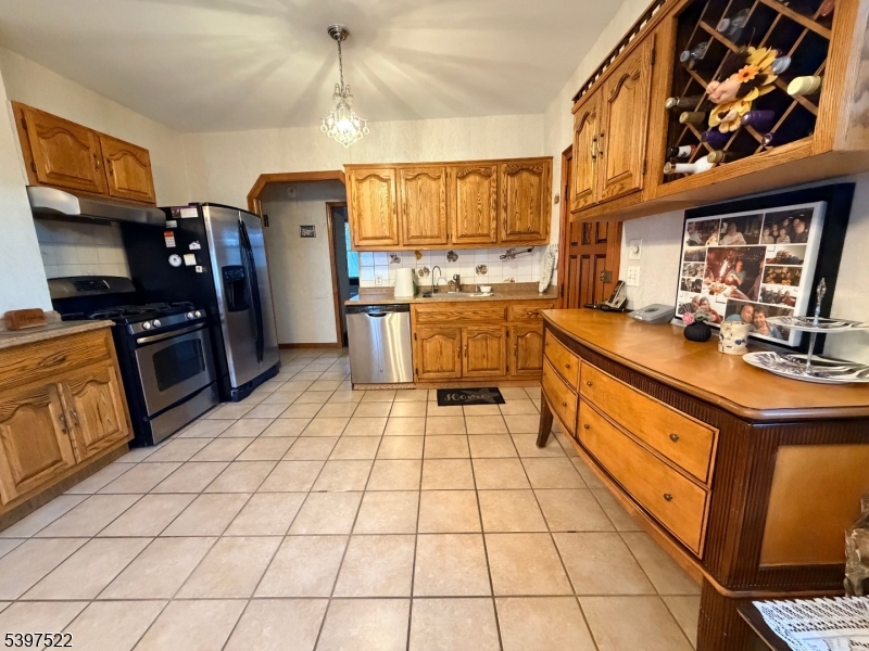 Elmwood Park Boro, NJ 07407,429 River Dr