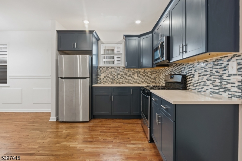 Newark City, NJ 07103,362 1/2 New St #2