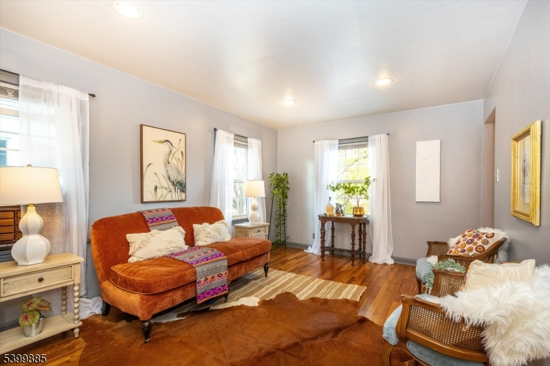 Bloomfield Twp., NJ 07003,27 Gillespie Rd