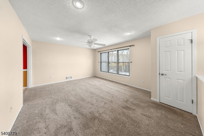 Hamburg Boro, NJ 07419,54 Burlington Ct