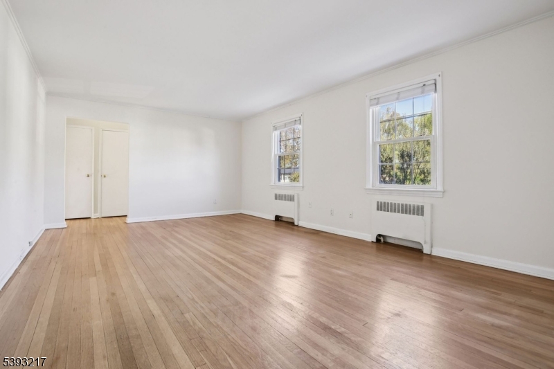 Summit City, NJ 07901,390 Morris Ave #35