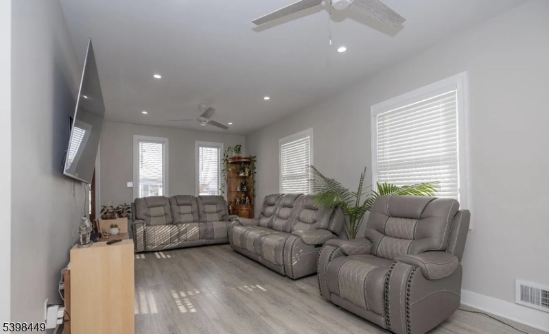 Woodbridge Twp., NJ 07064,118 Holly St