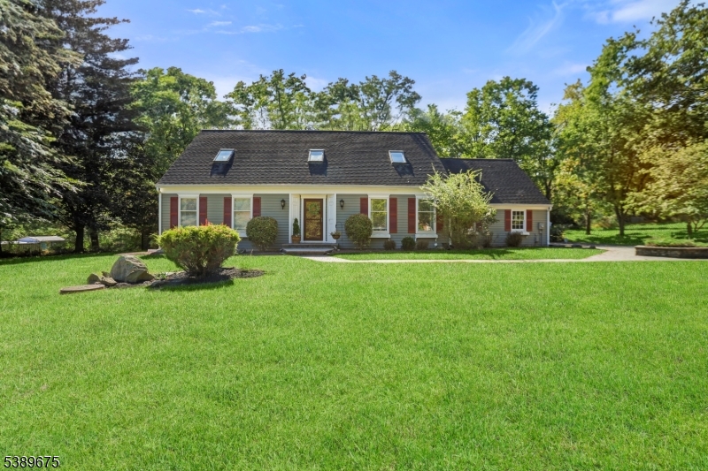 8 Hartpence Ct, Raritan Twp., NJ 08822