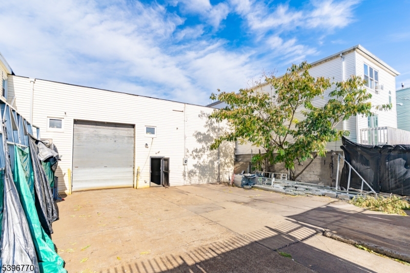 98 Delancy St, Newark City, NJ 07105