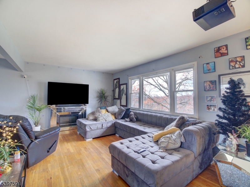 Hopatcong Boro, NJ 07843,221 Chincopee Ave