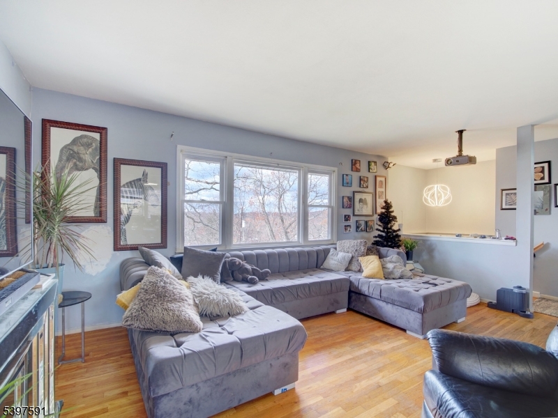 Hopatcong Boro, NJ 07843,221 Chincopee Ave