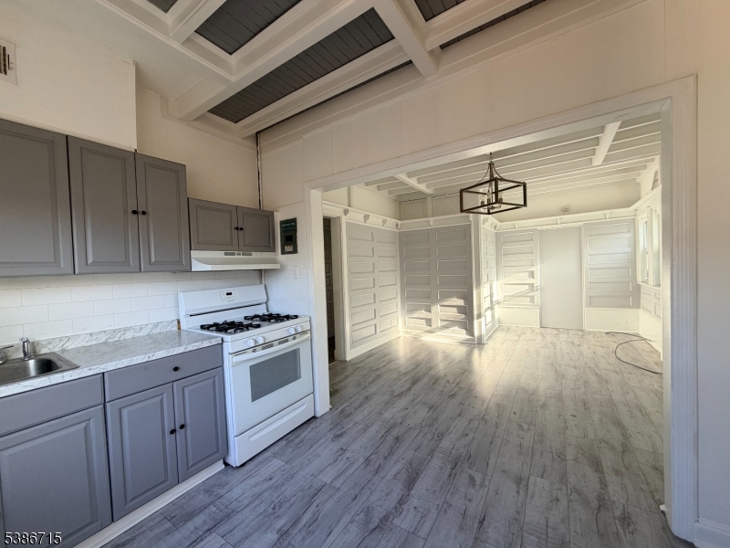 Newark City, NJ 07104,324-326 Summer Ave #3