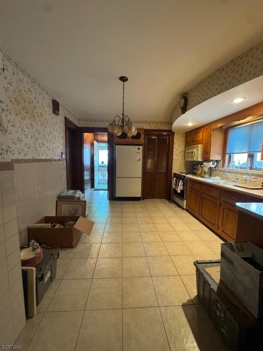 Clifton City, NJ 07013,124 Colfax Ave