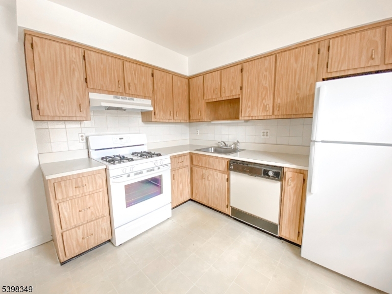 Middlesex Boro, NJ 08846,33B Foxhall