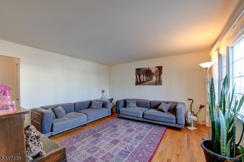 Elizabeth City, NJ 07201,8 Sailer Ct