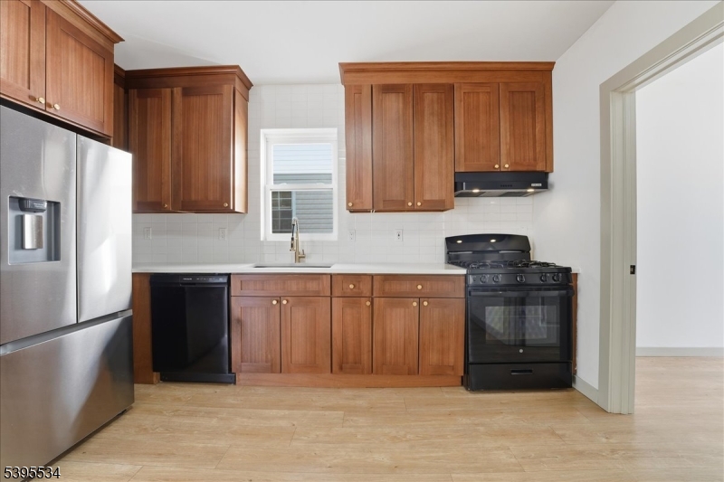 Newark City, NJ 07103,260 S 10Th St #2