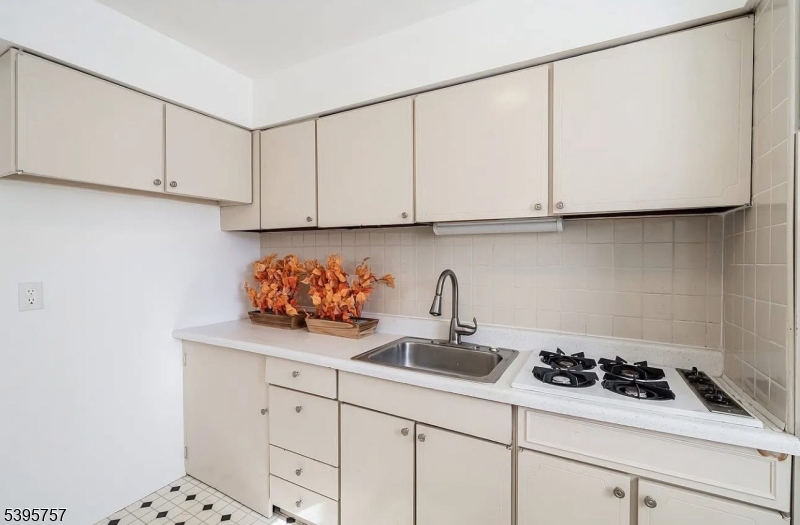 Wayne Twp., NJ 07470,1251B Valley Rd #B