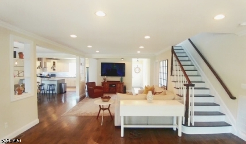 Montclair Twp., NJ 07042,39 Gray St