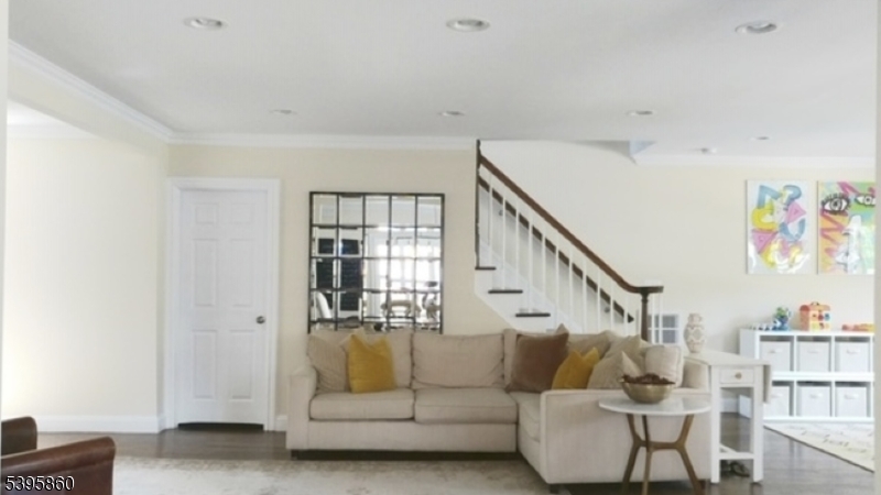 Montclair Twp., NJ 07042,39 Gray St