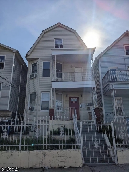 48 Elliott St, Newark City, NJ 07104