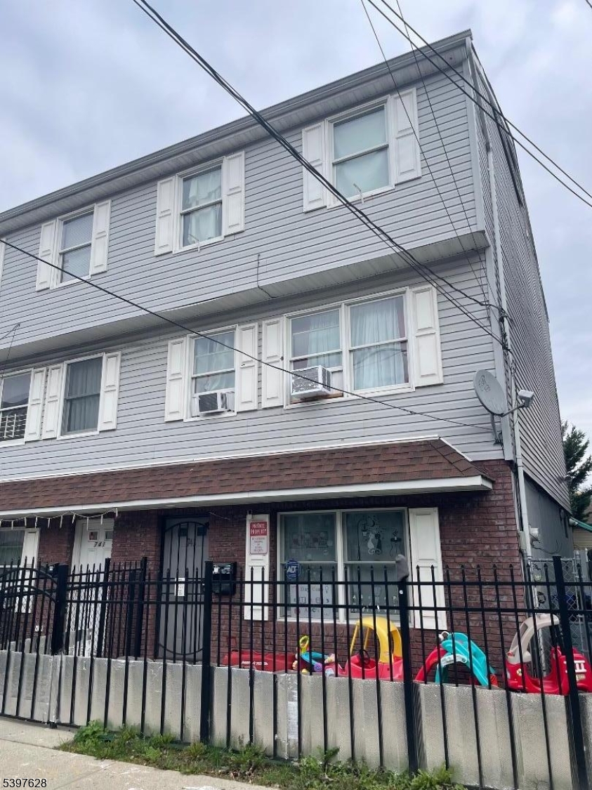 743 E 18Th St #3, Paterson City, NJ 07501