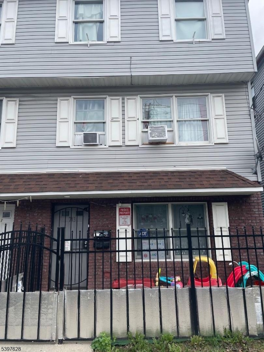 Paterson City, NJ 07501,743 E 18Th St #3