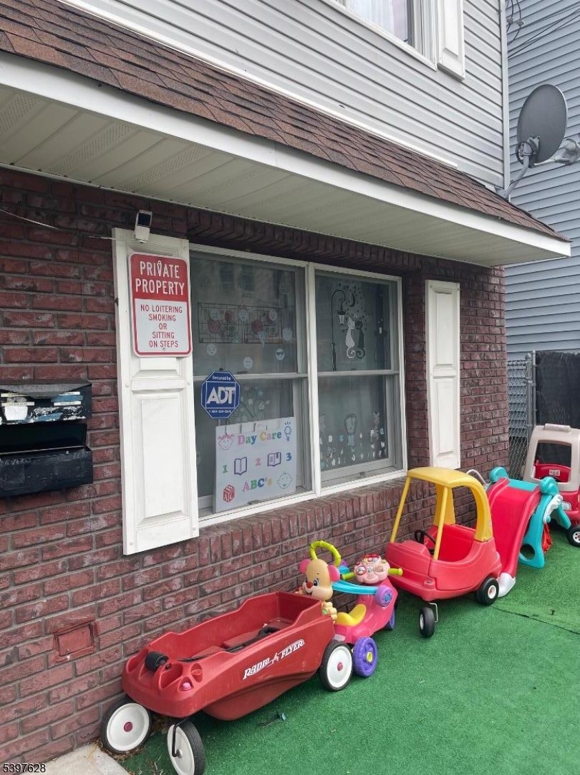 Paterson City, NJ 07501,743 E 18Th St #3