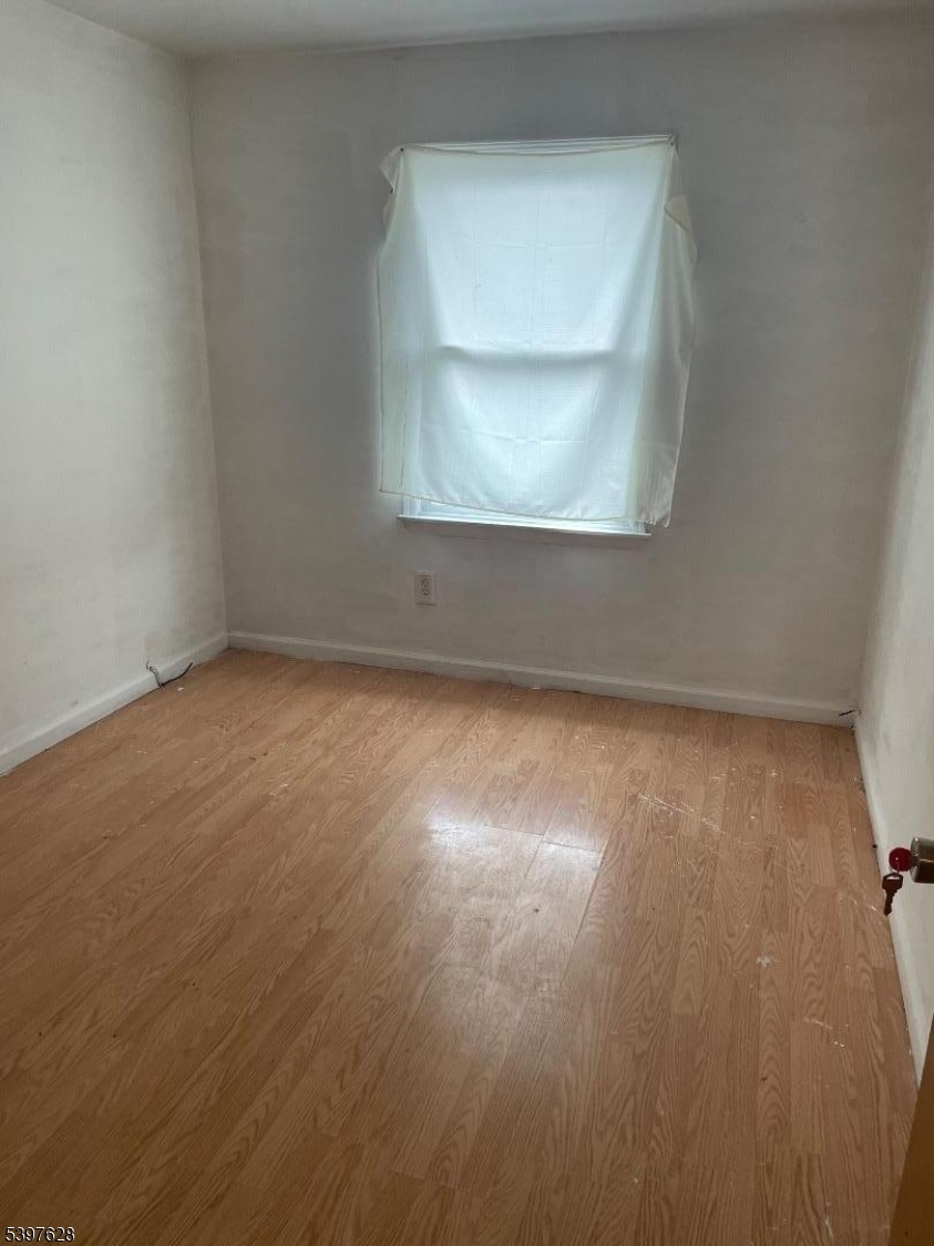 Paterson City, NJ 07501,743 E 18Th St #3