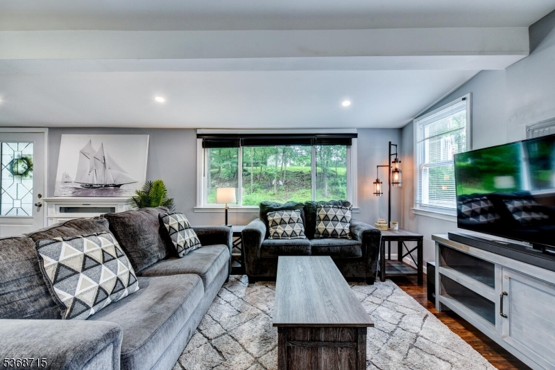 Hopatcong Boro, NJ 07843,736 Brooklyn Mountain Rd