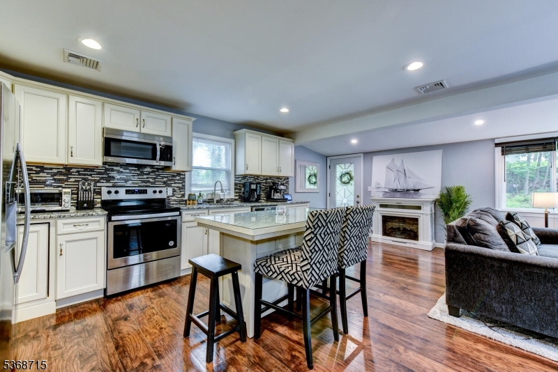 Hopatcong Boro, NJ 07843,736 Brooklyn Mountain Rd