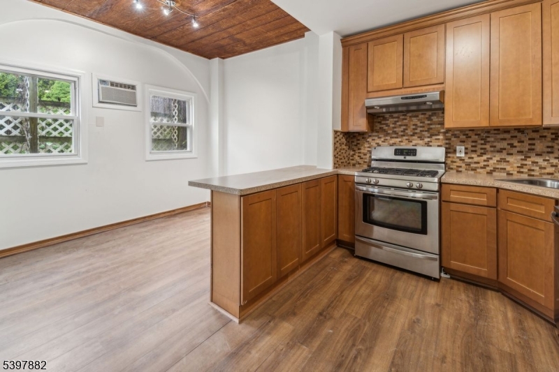 Jersey City, NJ 07307,310 Paterson Plank Rd #1R