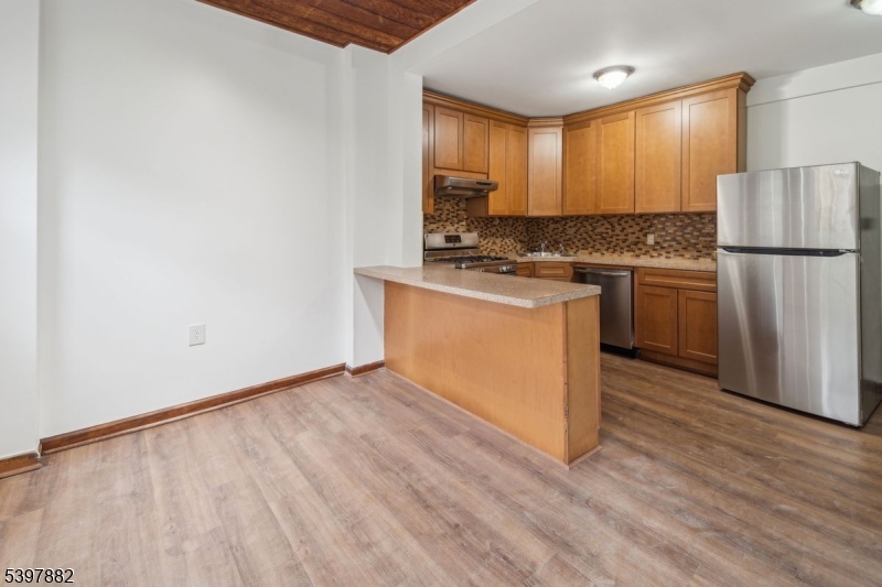 Jersey City, NJ 07307,310 Paterson Plank Rd #1R