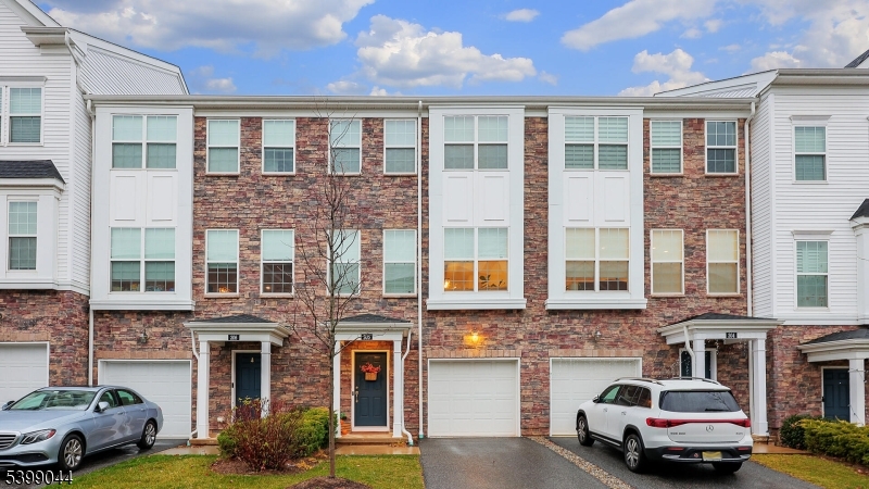 305 Saratoga Ct, Branchburg Twp., NJ 08876