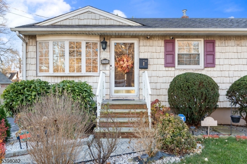 Rahway City, NJ 07065,698 W Lake Ave