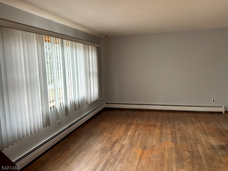 Edison Twp., NJ 08820,8 Montclair Ave