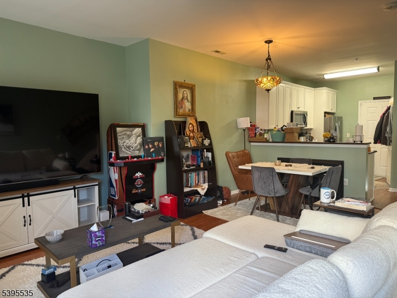 Belleville Twp., NJ 07109,1310 Hamilton St #1310